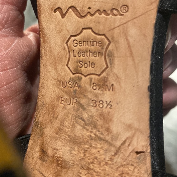 Nina heels super fun! Definitely life left in these. Size 8 1/2 - Picture 5 of 5